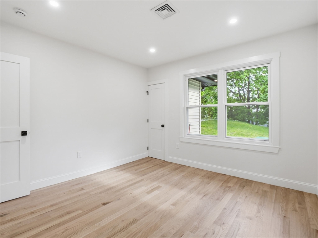 23 Murray Hill Road Medford, MA 02155 - Photo 10 of 22