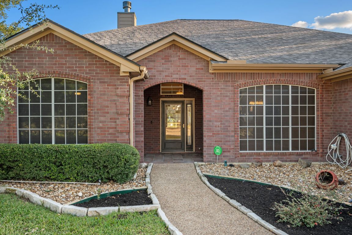 686 Benchmark Trail Belton, TX 76513 - Photo 4 of 38 a front view of a house with garden