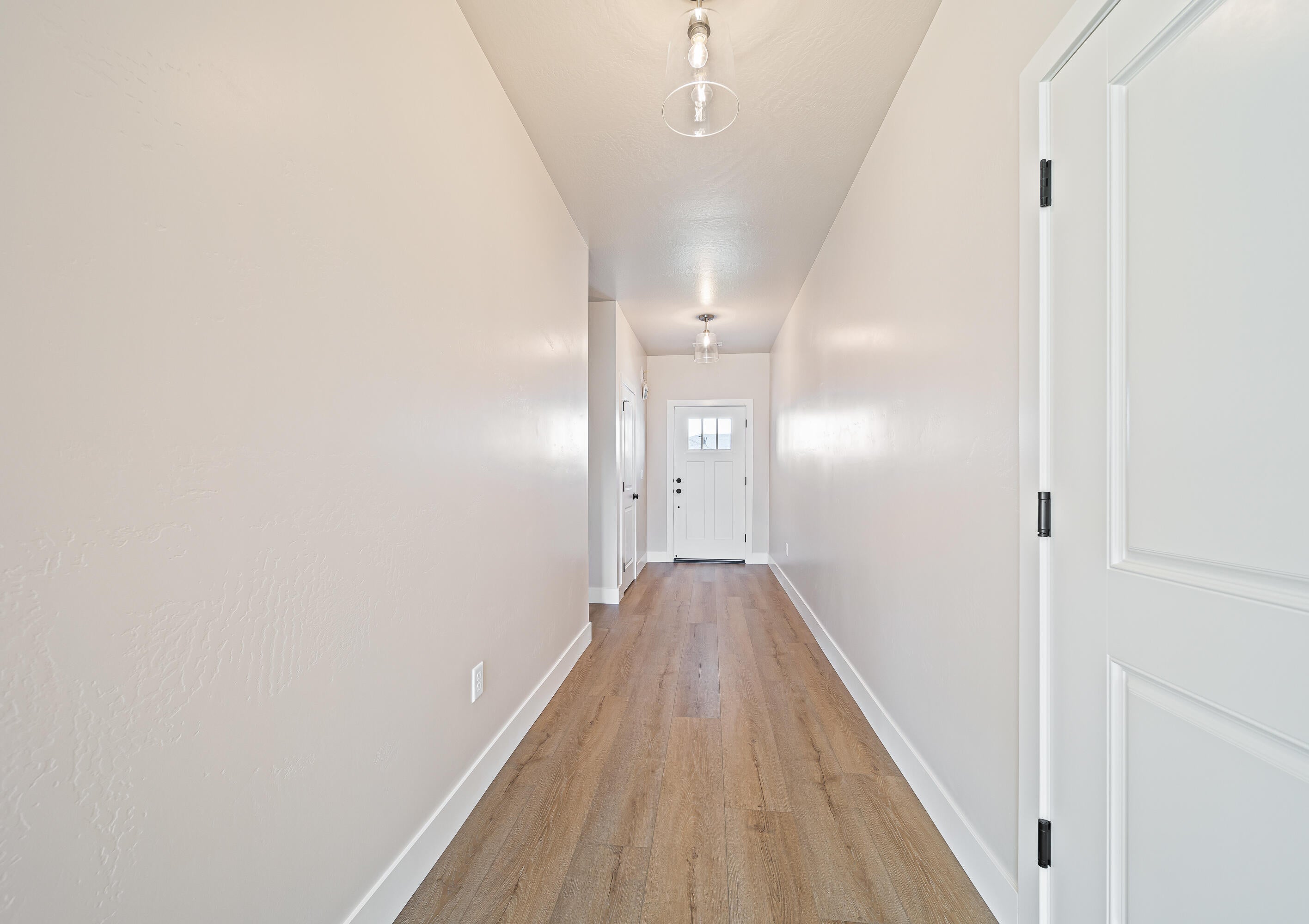 445 Cheney Loop Central Point, OR 97502 - Photo 15 of 35 6
