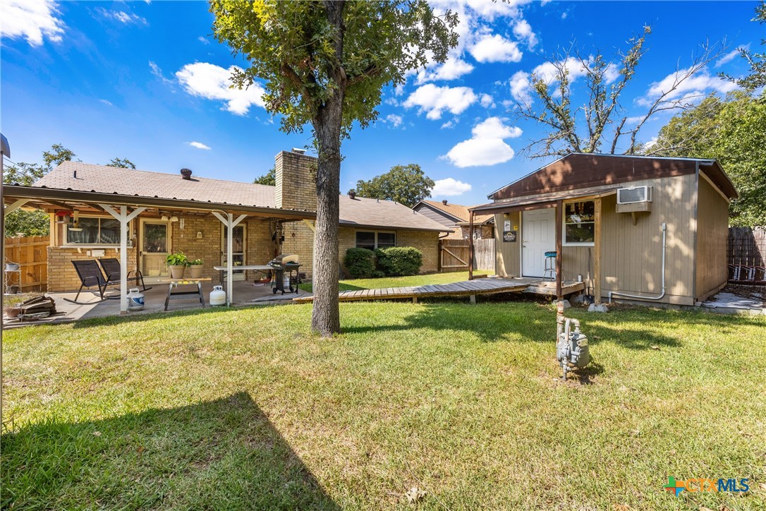 3909 Fairway Drive Temple, TX 76502 - Photo 17 of 24 a house with swimming pool in front of it