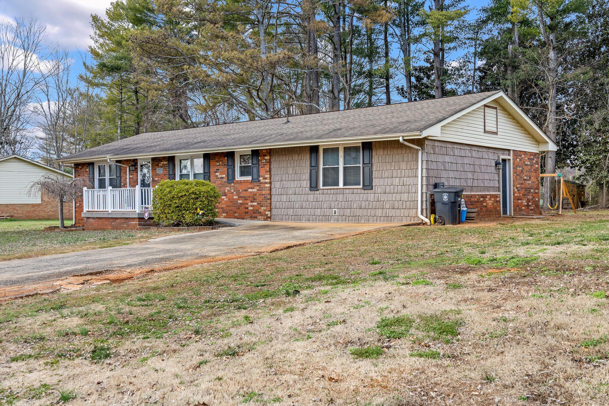 1222 Miami Street Athens, TN 37303 - Photo 2 of 21 20260117023713084044000000-o