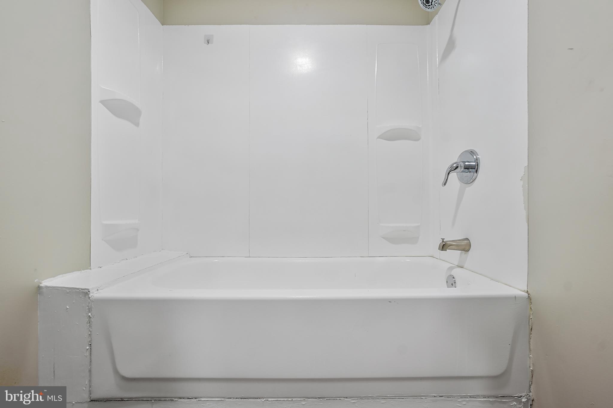 2645 North Charles Street, Unit B Baltimore, MD 21218 - Photo 23 of 30 a bathroom with a bathtub