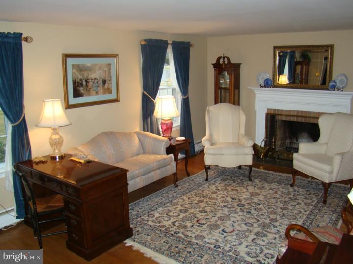 501 Lawrence Drive Springfield, PA 19064 - Photo 3 of 22 Great Room