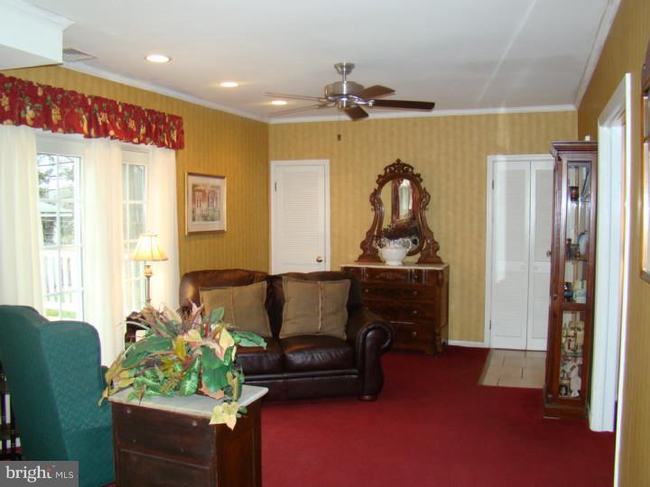 501 Lawrence Drive Springfield, PA 19064 - Photo 6 of 22 Family Room