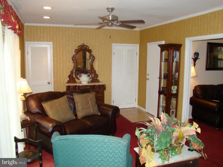 501 Lawrence Drive Springfield, PA 19064 - Photo 7 of 22 Family Room