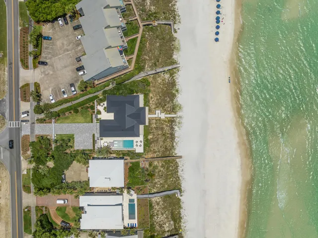 a view of residential space with garden