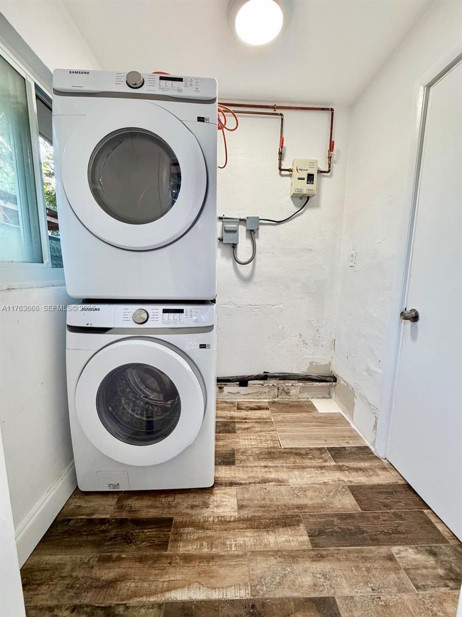 929 Southwest 12th Avenue Miami, FL 33130 - Photo 16 of 38 a utility room with sink dryer and washer