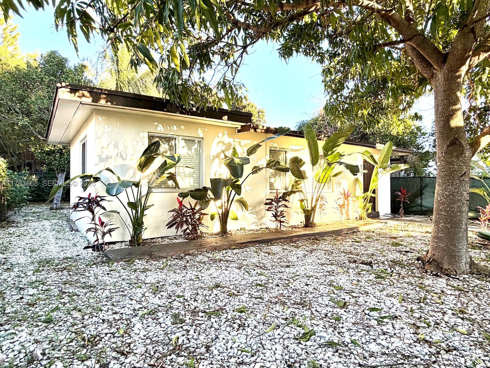 929 Southwest 12th Avenue Miami, FL 33130 - Photo 19 of 38 a view of outdoor space