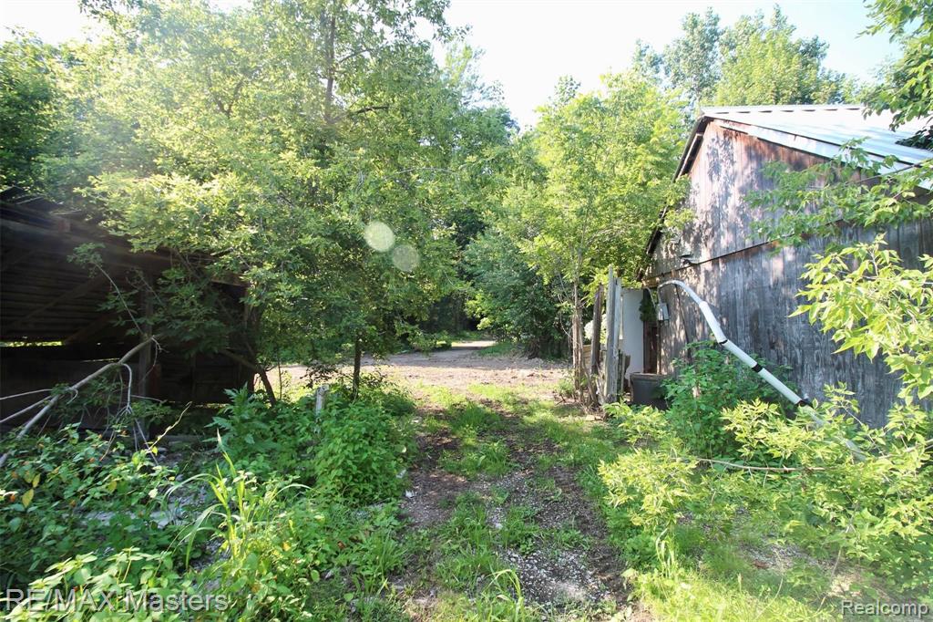 12040 Creek Road Carleton, MI 48117 - Photo 25 of 47