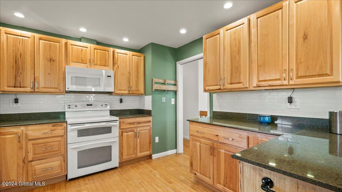 972 Benedict Road Ballston, NY 12019 - Photo 13 of 39 06-P1080043