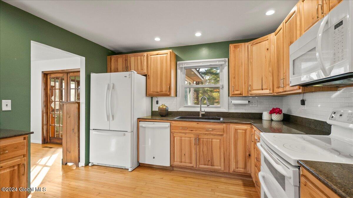 972 Benedict Road Ballston, NY 12019 - Photo 15 of 39 08-P1080053
