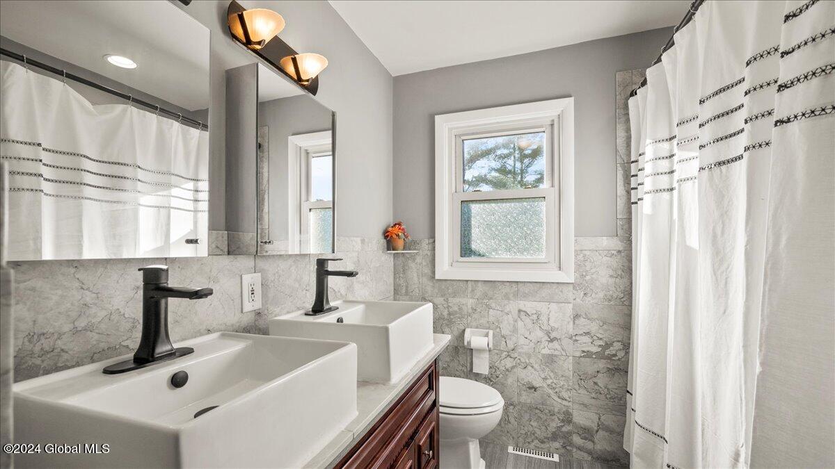 972 Benedict Road Ballston, NY 12019 - Photo 18 of 39 10-P1080068