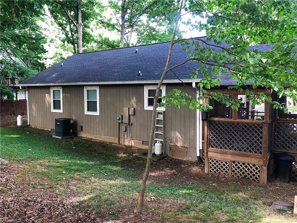 335 Staplewood Road Lexington, NC 27295 - Photo 3 of 15