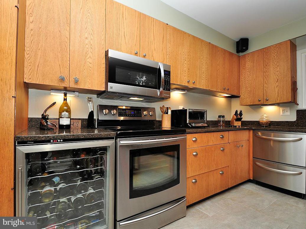 8403 High Ridge Road Ellicott City, MD 21043 - Photo 3 of 29 Stainless Appliances