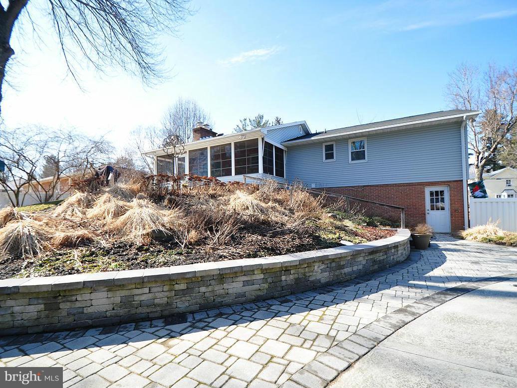8403 High Ridge Road Ellicott City, MD 21043 - Photo 23 of 29 Extremely Well Landscaped Beds