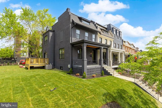 a view of a house with a yard and plants