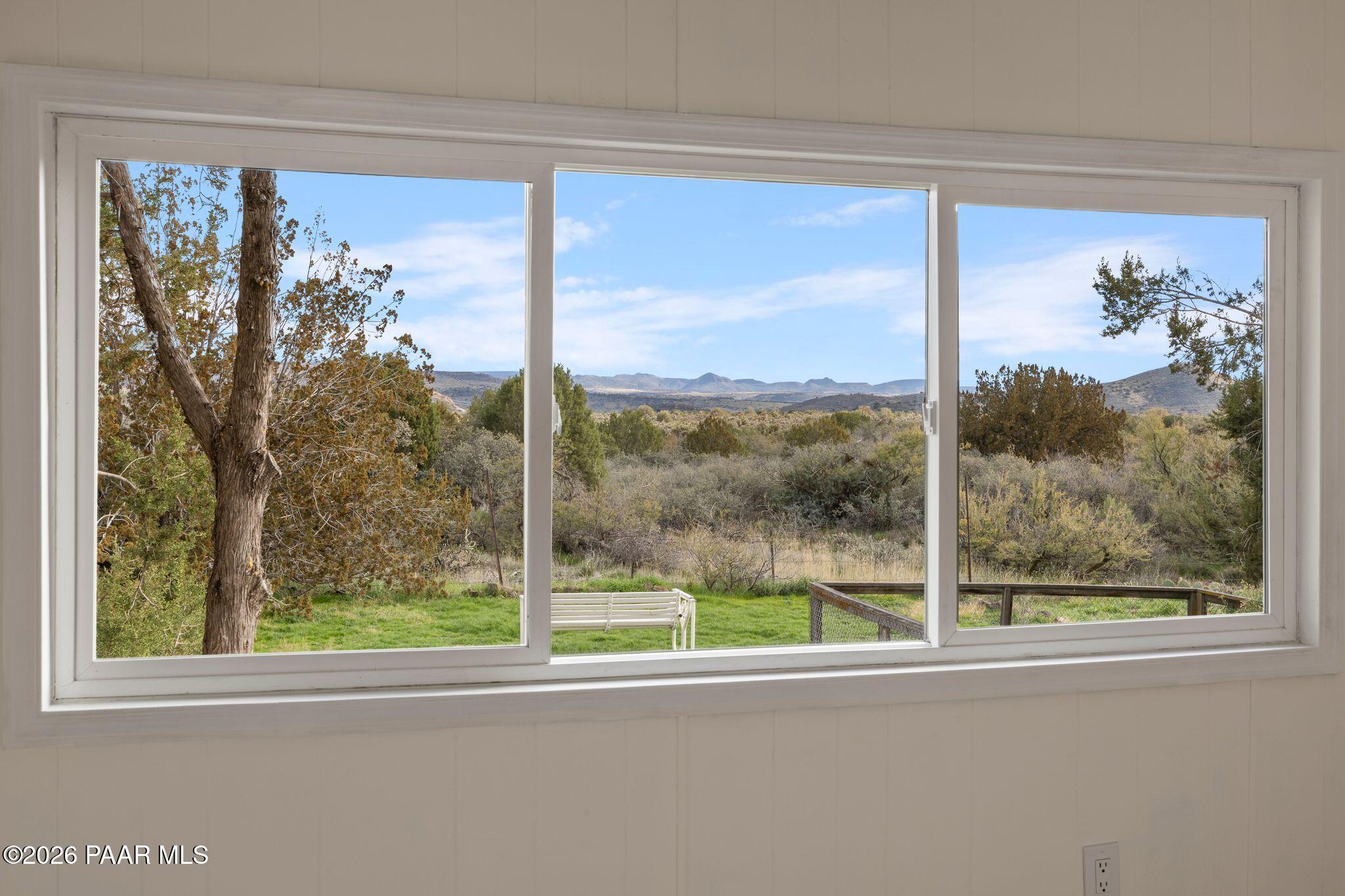 15455 South Rolling Ridge Drive Mayer, AZ 86333 - Photo 6 of 17 a view of a window in a room