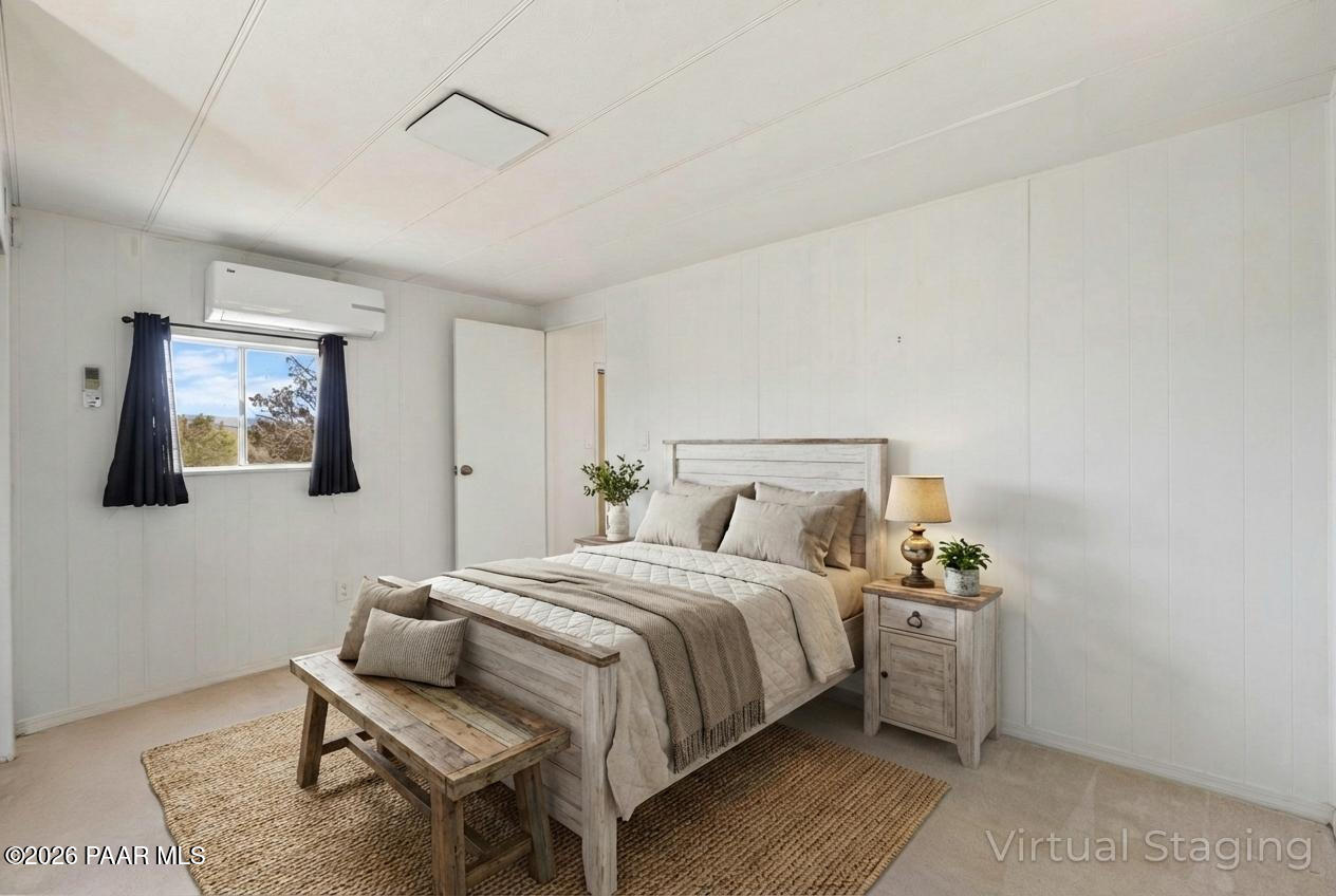 15455 South Rolling Ridge Drive Mayer, AZ 86333 - Photo 10 of 17 a bedroom with a bed and lamp