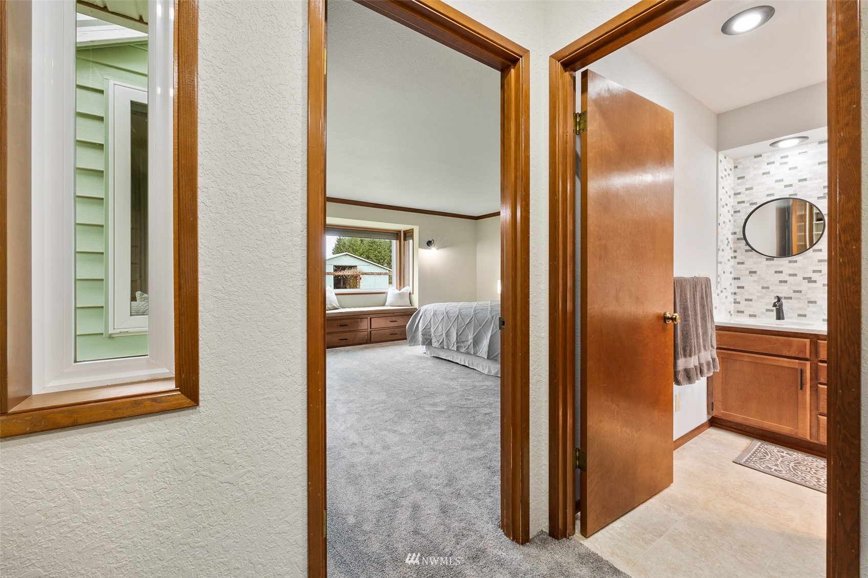 1096 North Military Road Winlock, WA 98596 - Photo 25 of 40 a view of a bathroom from the hallway