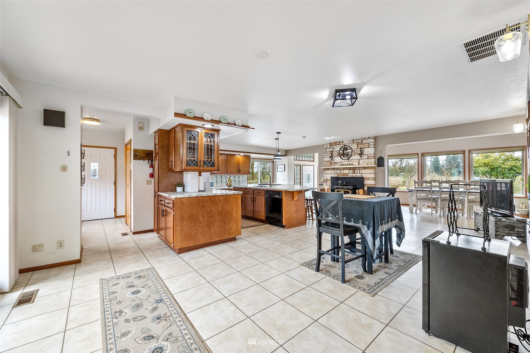 1096 North Military Road Winlock, WA 98596 - Photo 9 of 40 a living room with furniture and a view of kitchen