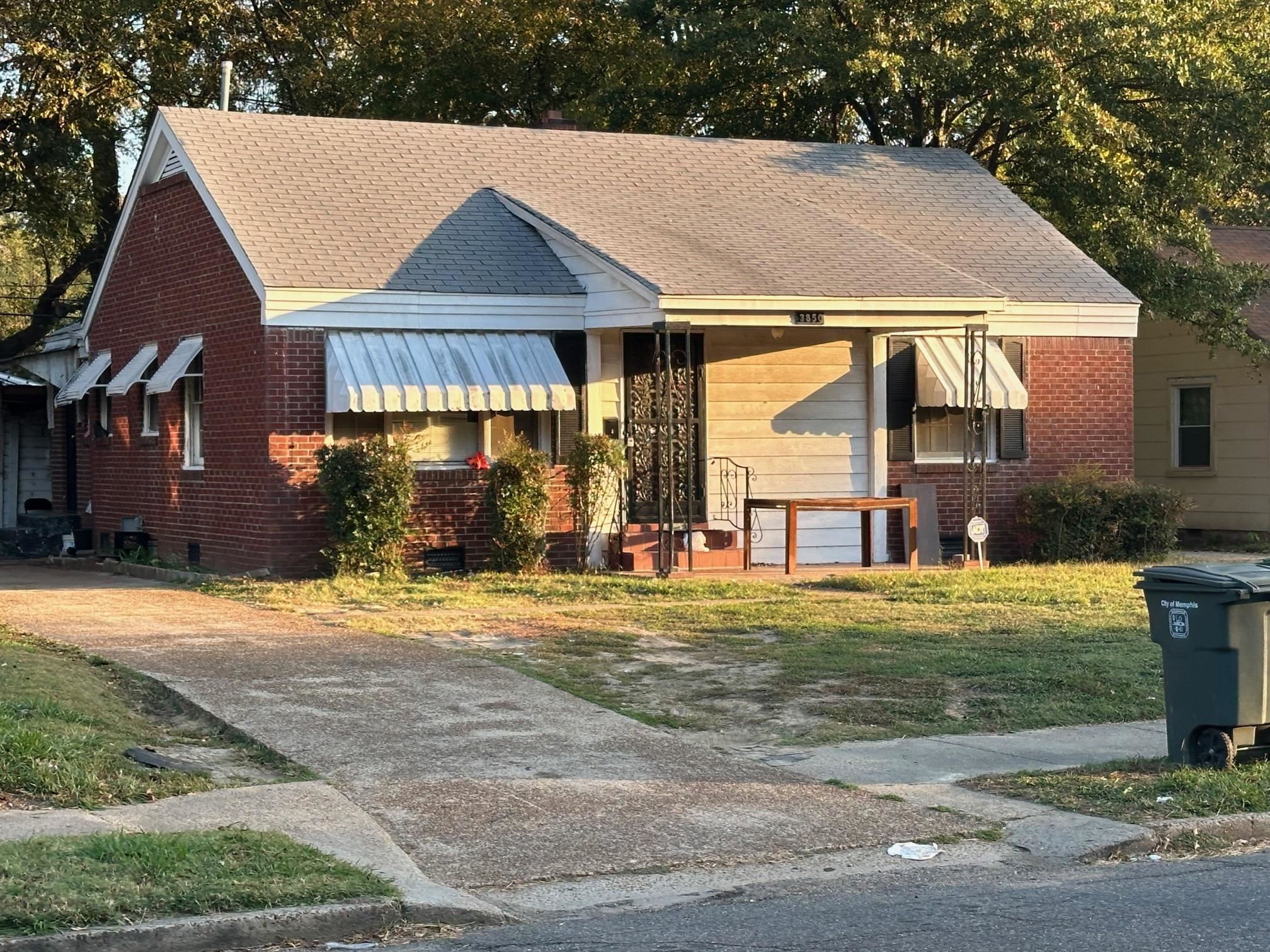 3850 Rhodes Avenue Memphis, TN 38111 - Photo 1 of 2 Bungalow-style house featuring a front yard