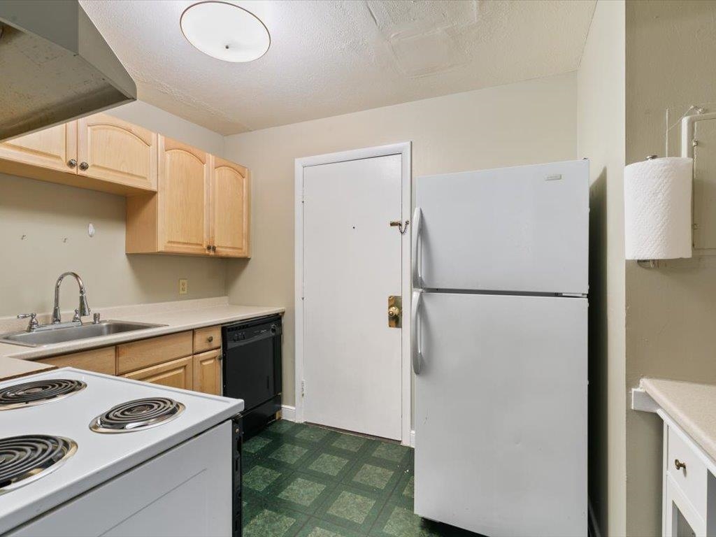 4 Brook Road, Unit 409 Salem, NH 03079 - Photo 10 of 24 Gallery Image 10
