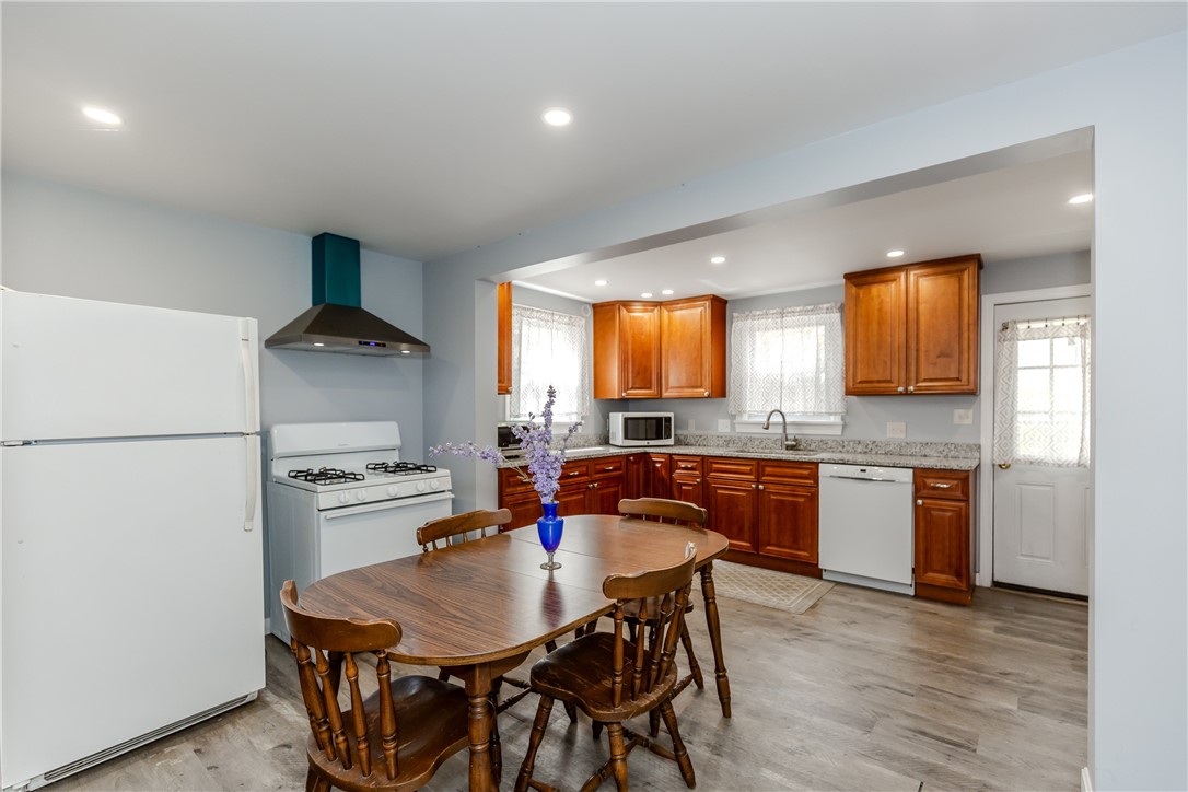 310 Mendon Road Attleboro, MA 02703 - Photo 6 of 34 Eat-in kitchen