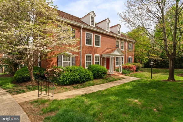$550,000 | 3201 South Stafford Street, Unit A1, Arlington, VA 22206