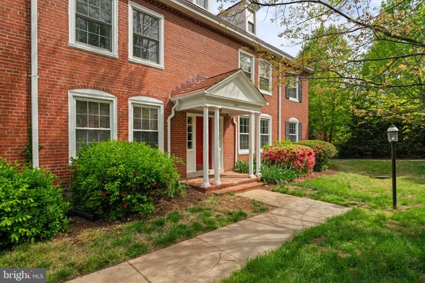 $550,000 | 3201 South Stafford Street, Unit A1, Arlington, VA 22206