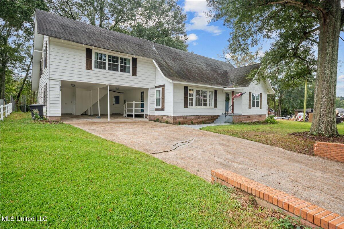 705 Chestnut Street Summit, MS 39666 - Photo 2 of 30 01-STA01159