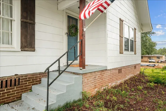 $285,000 | 705 Chestnut Street, Summit, MS 39666