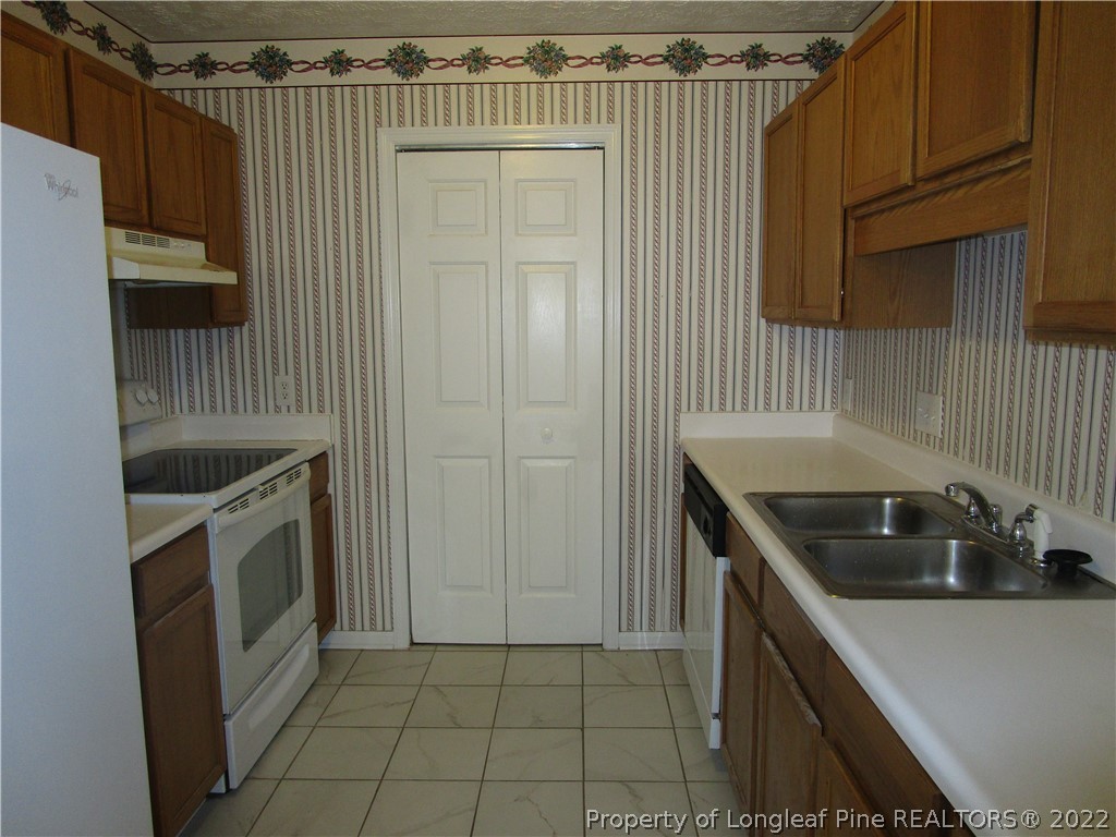 800 Turkey Ridge Drive Fayetteville, NC 28314 - Photo 13 of 23 a kitchen with a sink a stove and refrigerator