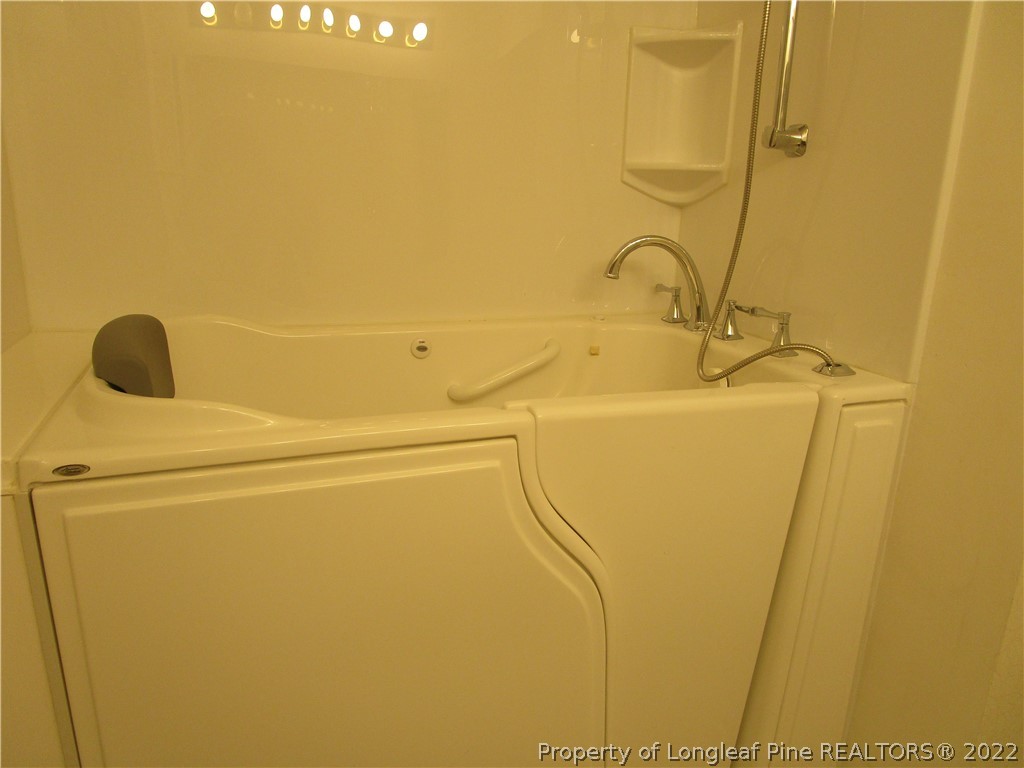 800 Turkey Ridge Drive Fayetteville, NC 28314 - Photo 19 of 23 a bathroom with a sink