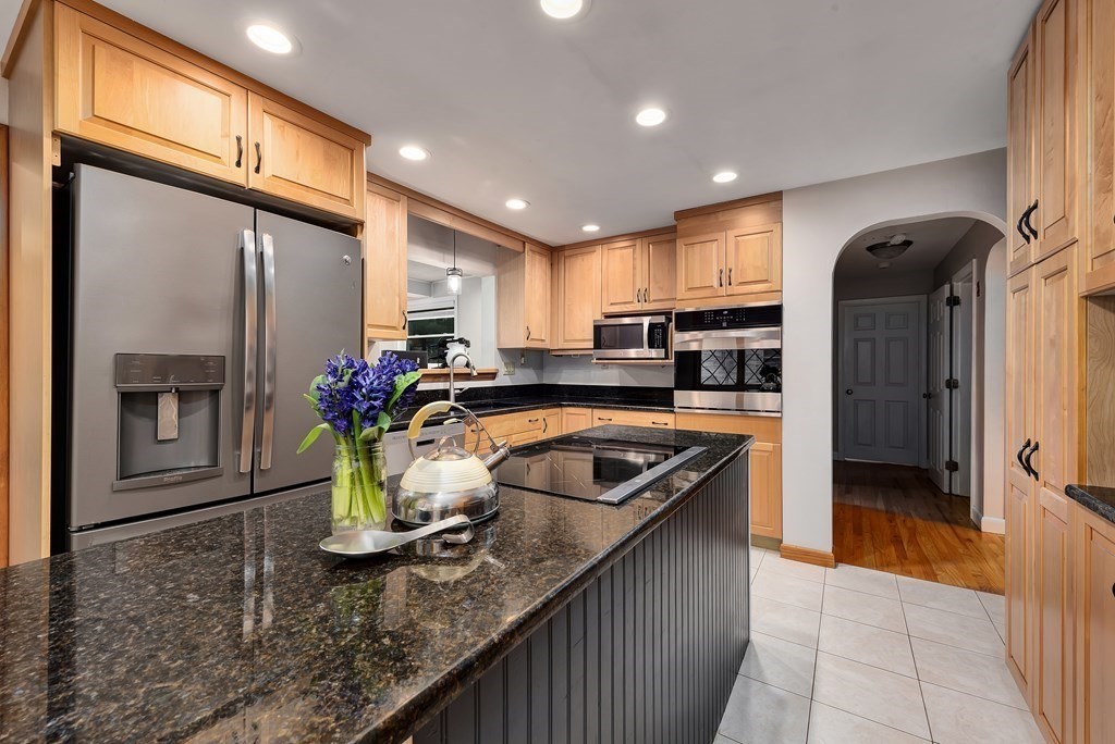 15 Swain Road Wilmington, MA 01887 - Photo 3 of 28 Gallery Image 3