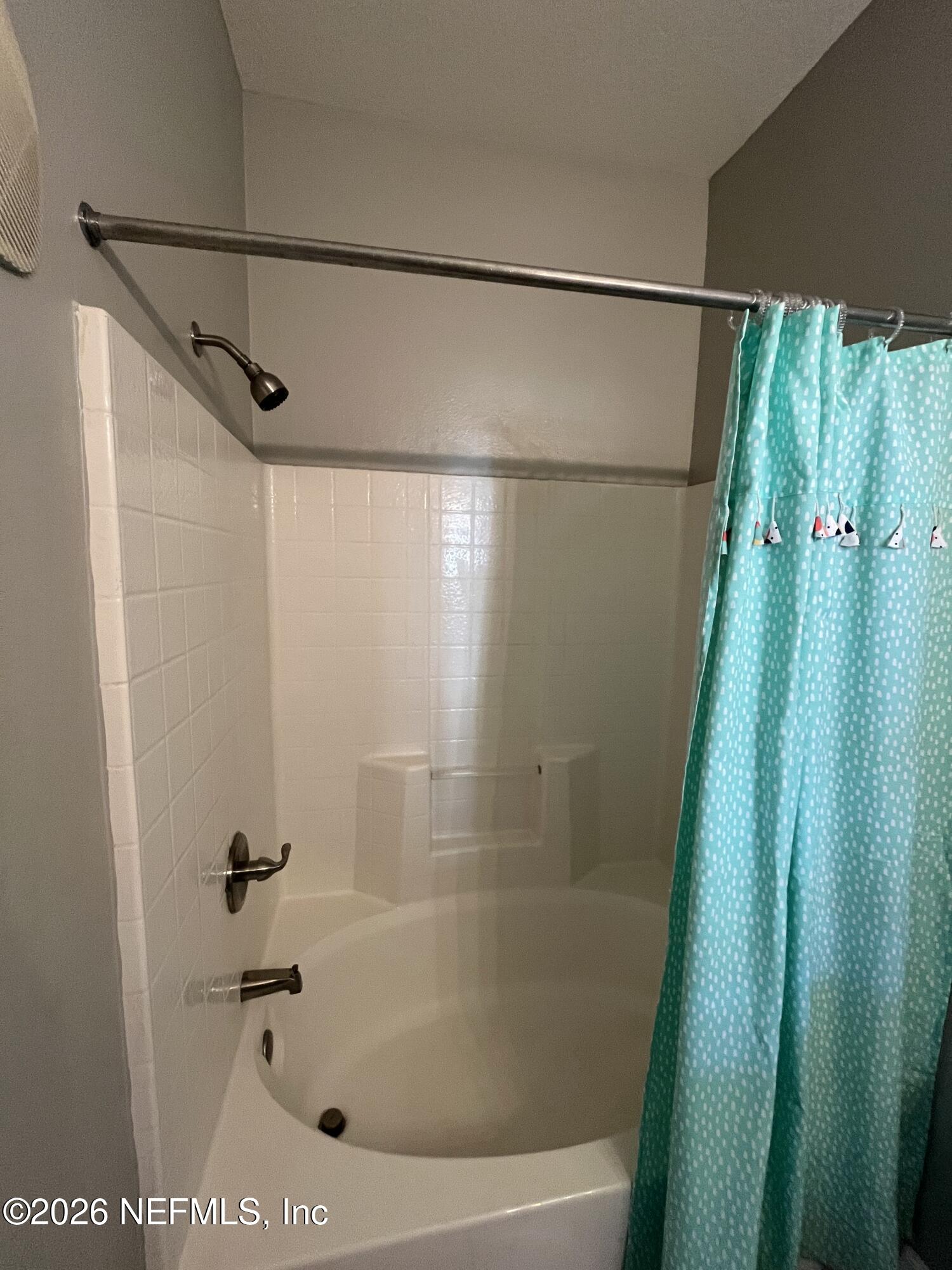 7990 Baymeadows Road East, Unit 907 Jacksonville, FL 32256 - Photo 13 of 19 Tub/Shower Combo