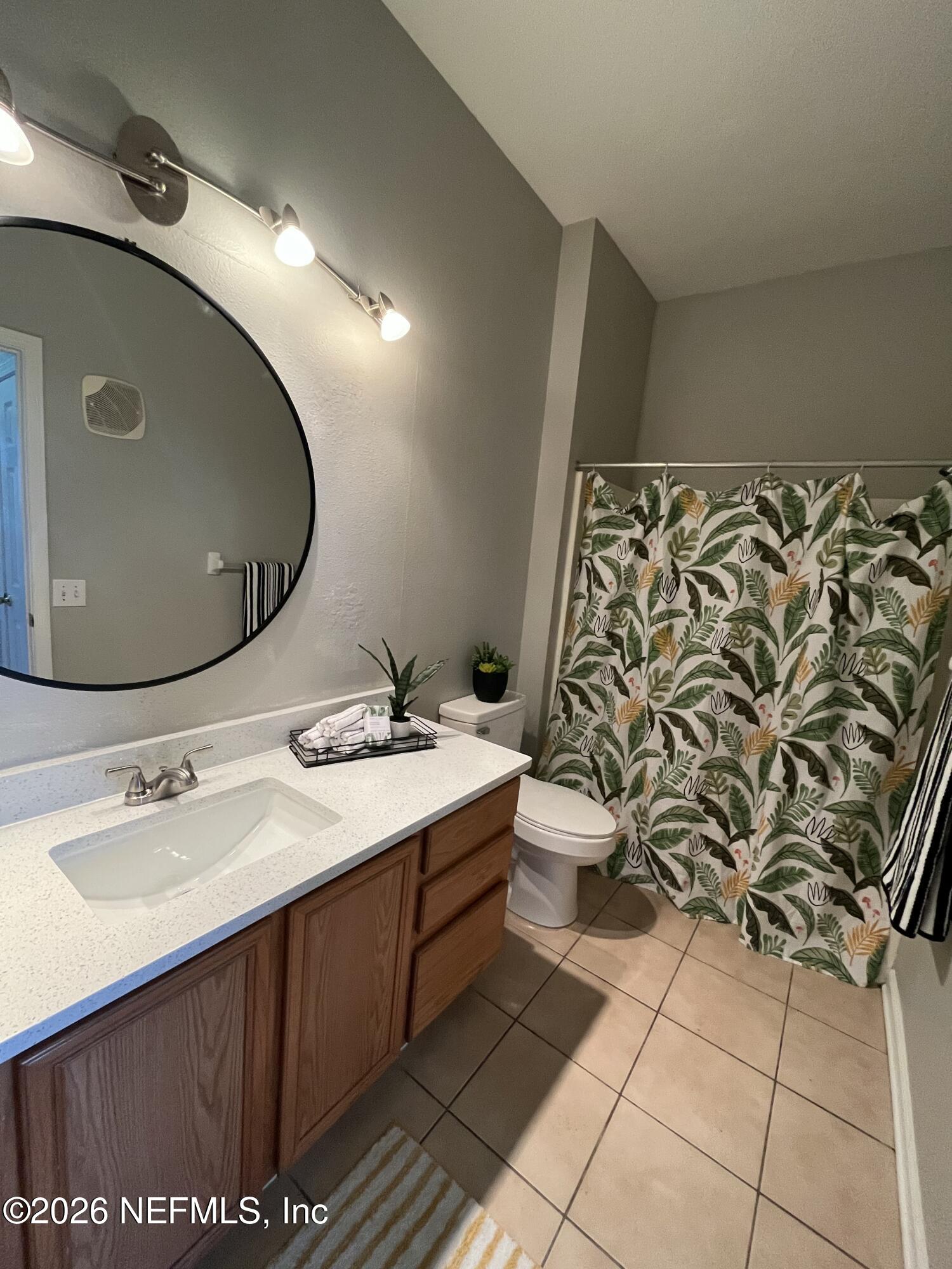 7990 Baymeadows Road East, Unit 907 Jacksonville, FL 32256 - Photo 15 of 19 2nd Bathroom