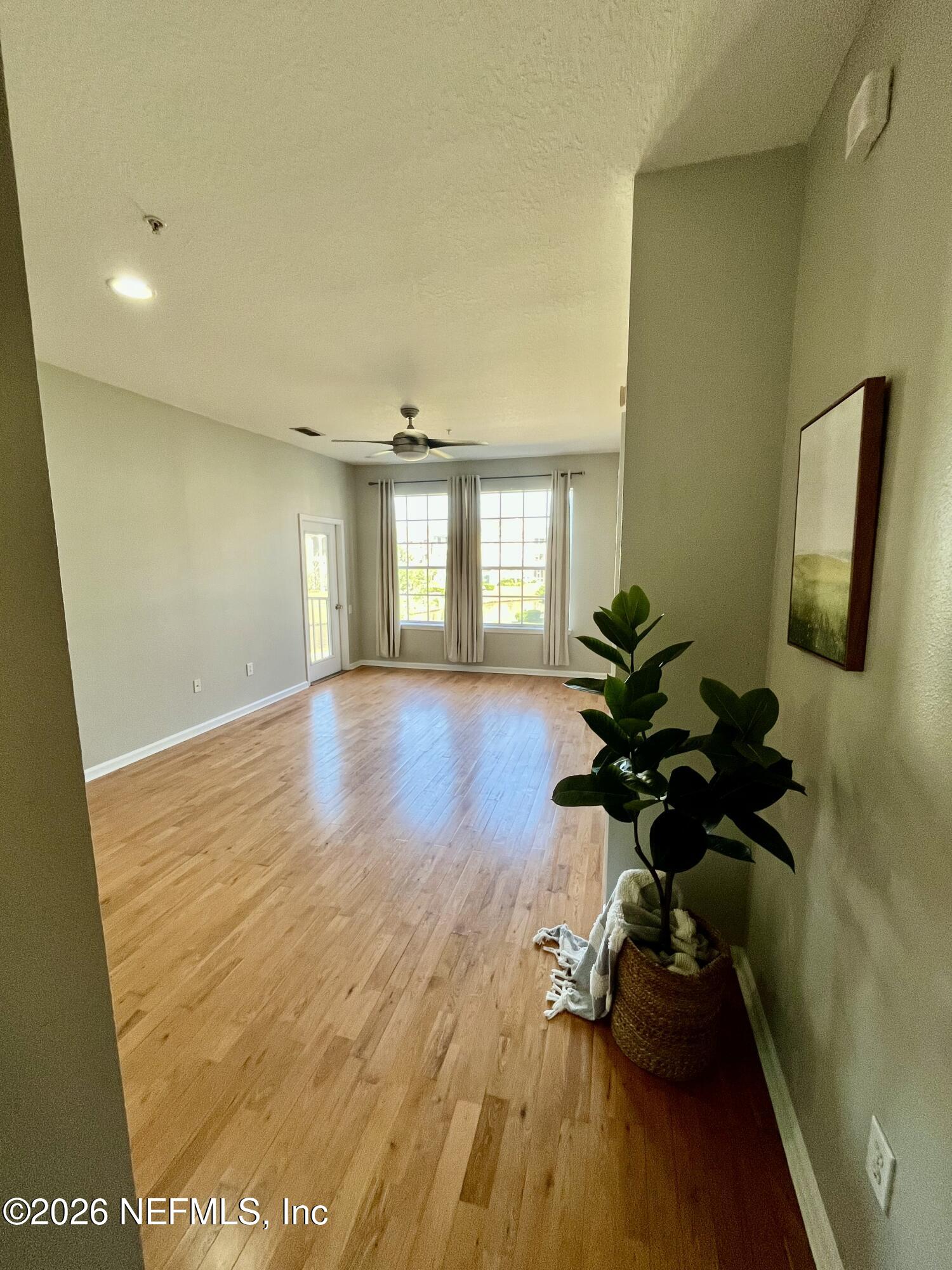 7990 Baymeadows Road East, Unit 907 Jacksonville, FL 32256 - Photo 3 of 19 Living Room