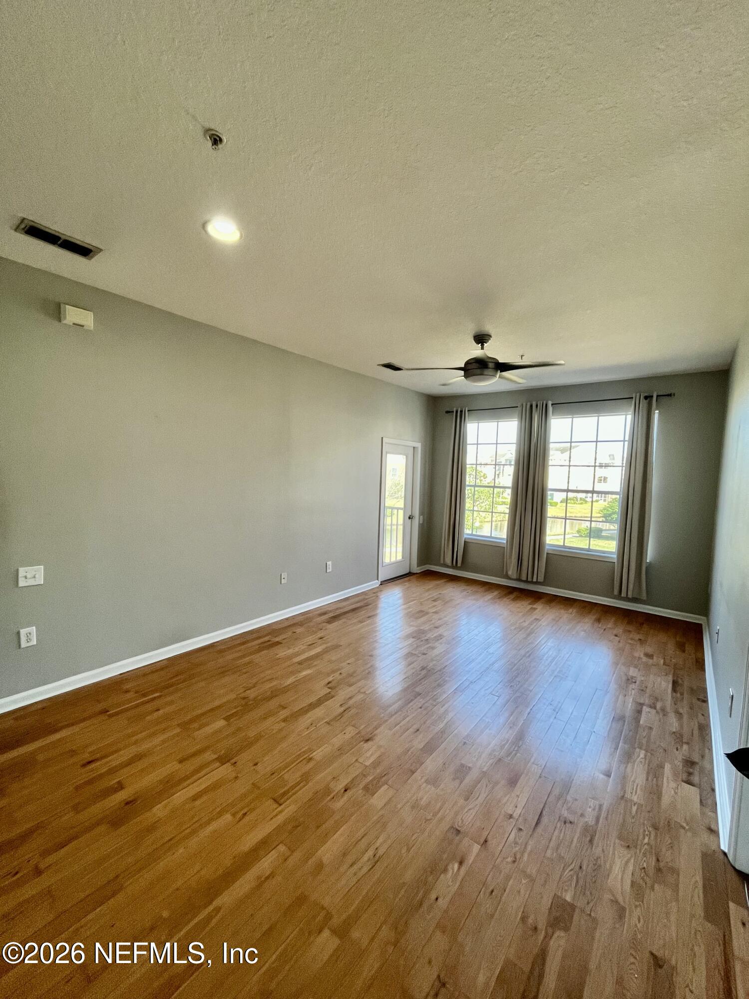 7990 Baymeadows Road East, Unit 907 Jacksonville, FL 32256 - Photo 4 of 19 Light & Bright