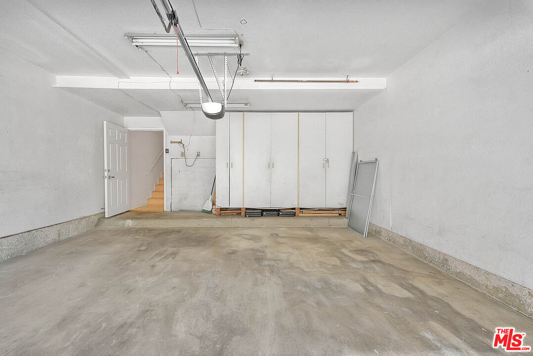 8741 Darby Avenue, Unit 16 Northridge, CA 91325 - Photo 40 of 43 a view of an empty room