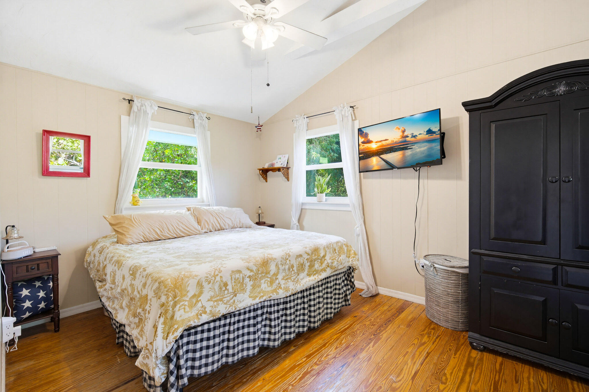 1258 Division Street Big Pine Key, FL 33043 - Photo 46 of 71 a bedroom with a bed and a television