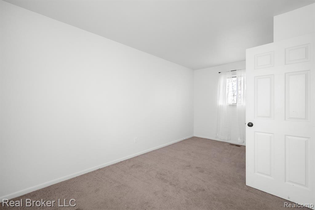2717 Tiptree Path Flint, MI 48506 - Photo 9 of 24 Gallery Image 9