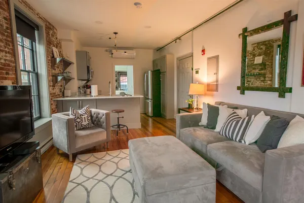 $3,250 | 140 Penhallow Street, Unit 2A, Portsmouth, NH 03801