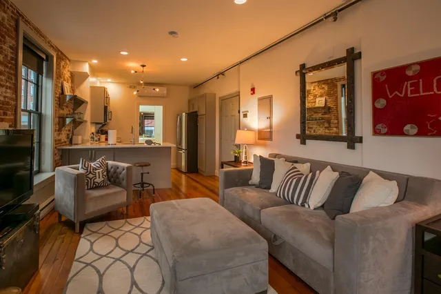 $3,250 | 140 Penhallow Street, Unit 2A, Portsmouth, NH 03801