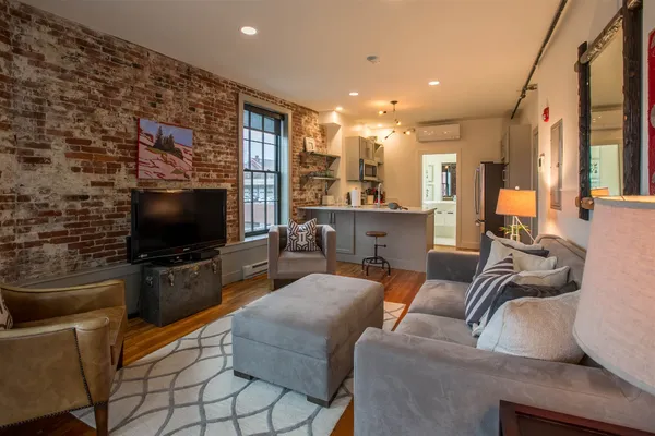 $3,250 | 140 Penhallow Street, Unit 2A, Portsmouth, NH 03801