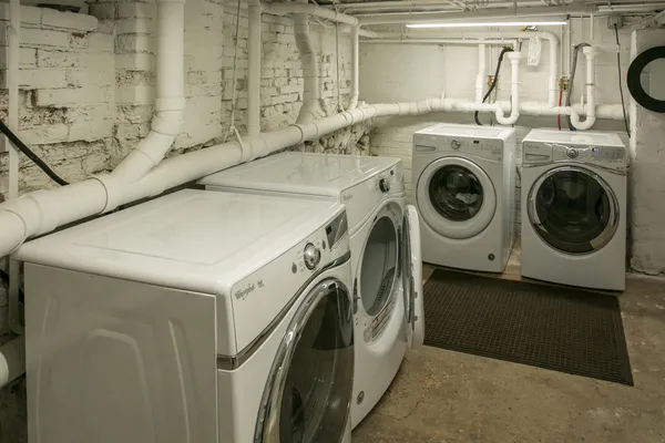 $3,250 | 140 Penhallow Street, Unit 2A, Portsmouth, NH 03801