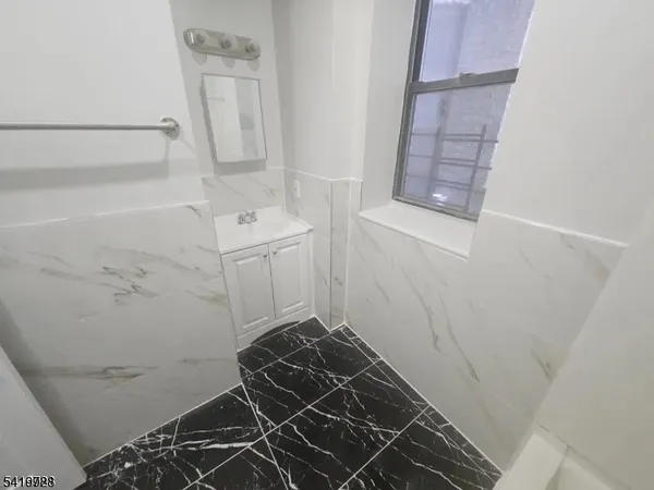 $2,300 | 150 Broad Street, Unit 3C, Newark, NJ 07104
