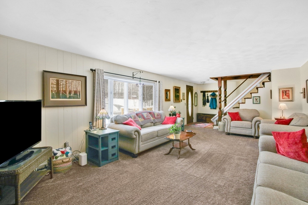 1038 Morgan Road West Springfield, MA 01089 - Photo 5 of 31