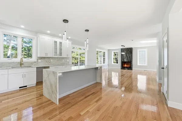 $989,900 | 6 Barrows Road, Worcester, MA 01609