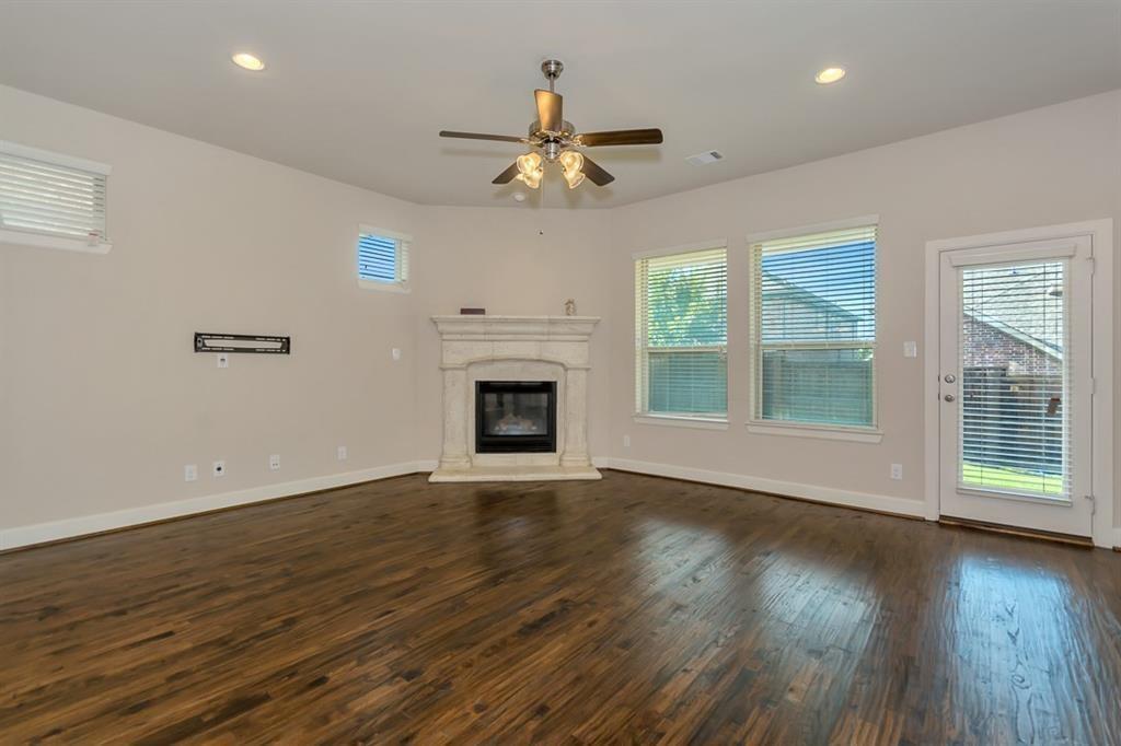 307 Palacio Street Irving, TX 75039 - Photo 3 of 11