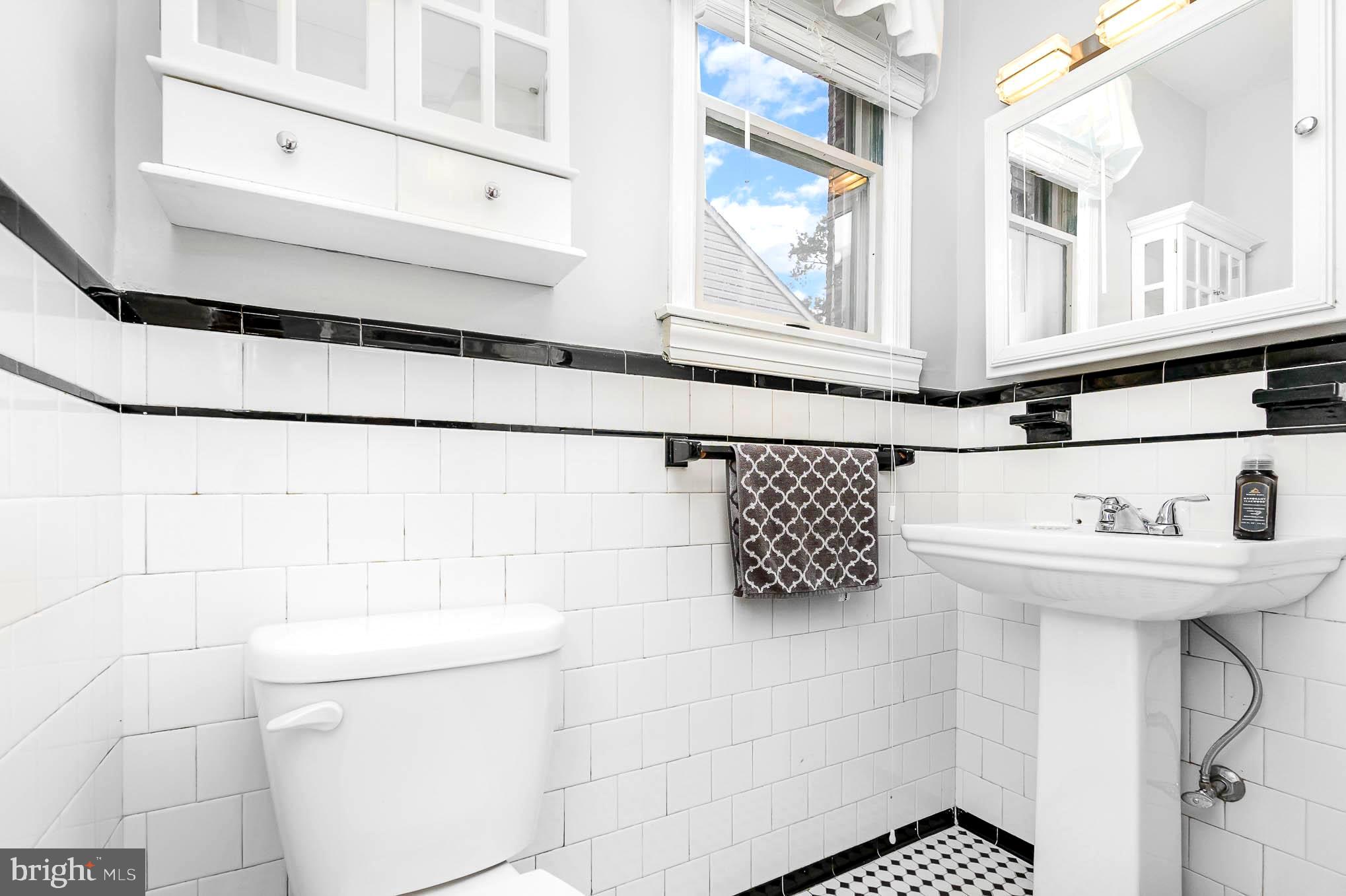 4102 Klausmier Road Baltimore, MD 21236 - Photo 21 of 37 Upper level Full Bath. New fixtures